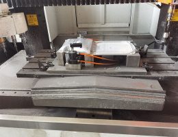 एलईडी लाइटिंग होल बनवतात