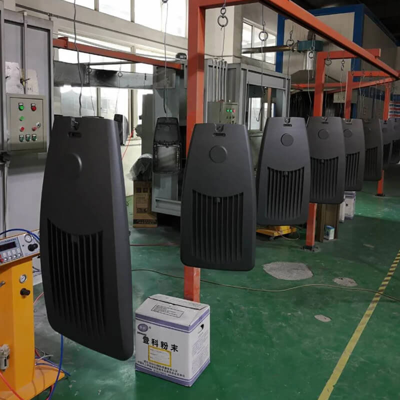 How to spray powder on LED street light housing ? एलईडी स्ट्रीट लाईट हाऊसिंगवर पावडर फवारणी कशी करावी?